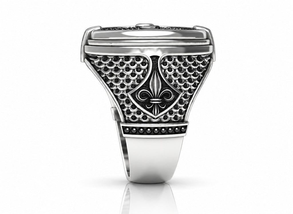 Fleur de lis on the shoulder, front view
