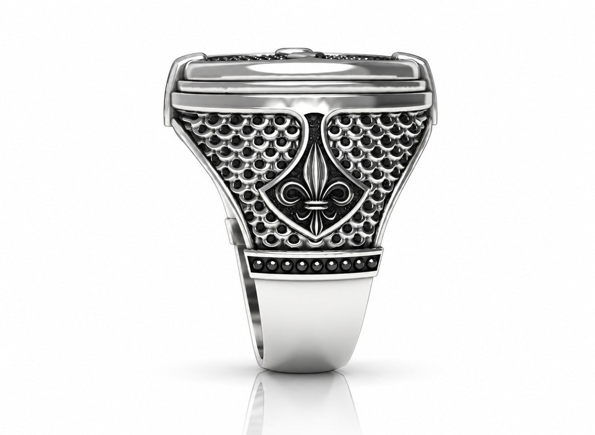 Fleur de lis on the shoulder, front view